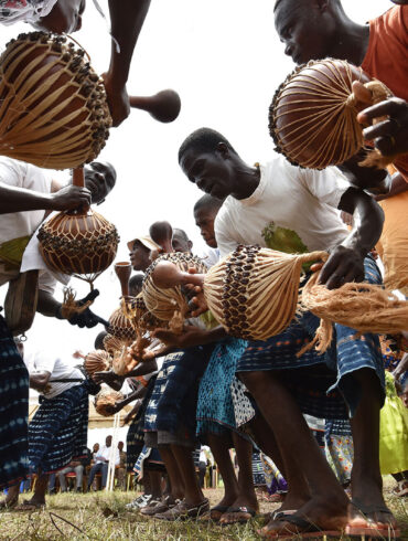 228414 1600x1065 goly dancers and music